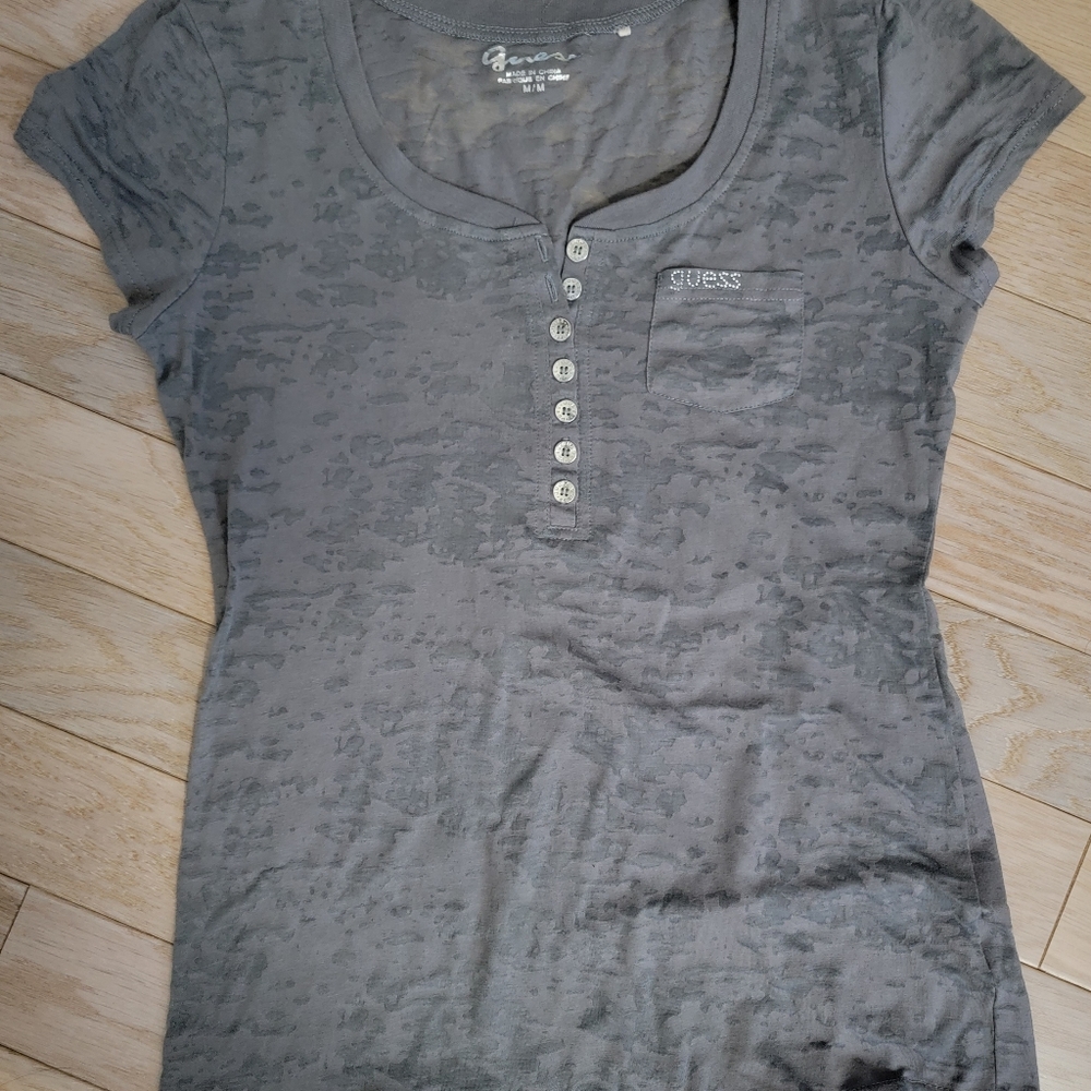 Womens Guess Tshirt gently worn Size m